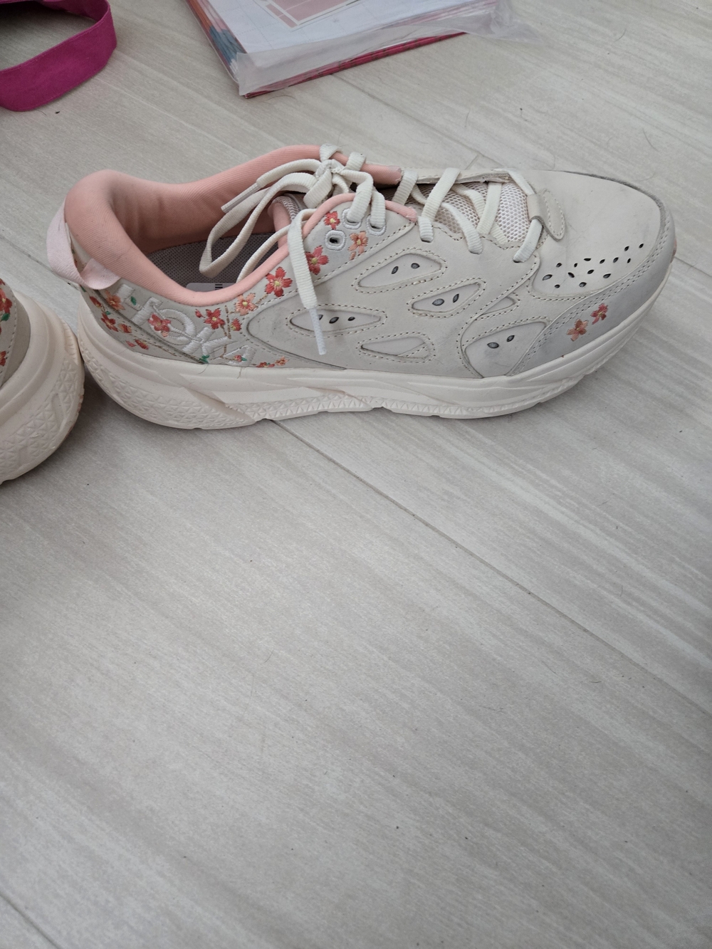 Women's Cream Floral Accent Lace-Up Sneakers